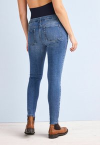 Next MATERNITY STANDARD - Uske traperice - mid blue wash