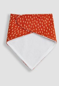 Bavaglino rosso con motivo di gocce di pioggia arancioni chiaro sul davanti, retro in spugna bianca. Presenta una forma triangolare e una chiusura a pressione per le regolazioni.