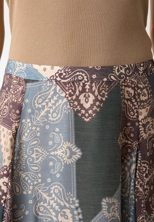Next, GODET - Gonna lunga - purple bandana print