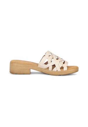 Beige open-toe slippersandaal met een bovenwerk van gevlochten leer, lage houten blokhak en gevoerd voetbed.
