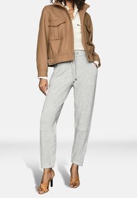 Reiss Chaqueta fina - taupe