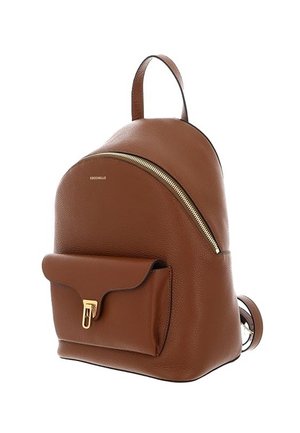 Brauner Leder-Rucksack mit vorderer Klappentasche und goldfarbenem Reißverschluss, oberem Griff und verstellbaren Schultergurten.