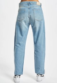2Y Premium FRIEDA  - Avar lõikega teksad - blue