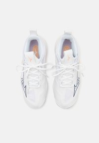 Mizuno WAVE MOMENTUM 3 - Volejbalové boty - white/halogen blue/peach parfa
