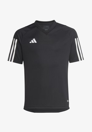 T-shirt athletic noir à manches courtes en tissu léger, avec un col en V, trois rayures blanches sur chaque épaule et un logo en bas à gauche.