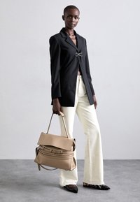 No seleccionado, beige