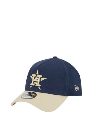 Cappellino da baseball blu con visiera beige, caratterizzato da un logo "H" dorato ricamato e un design di stelle sulla parte anteriore, realizzato in tessuto testurizzato. Vestibilità regolabile.