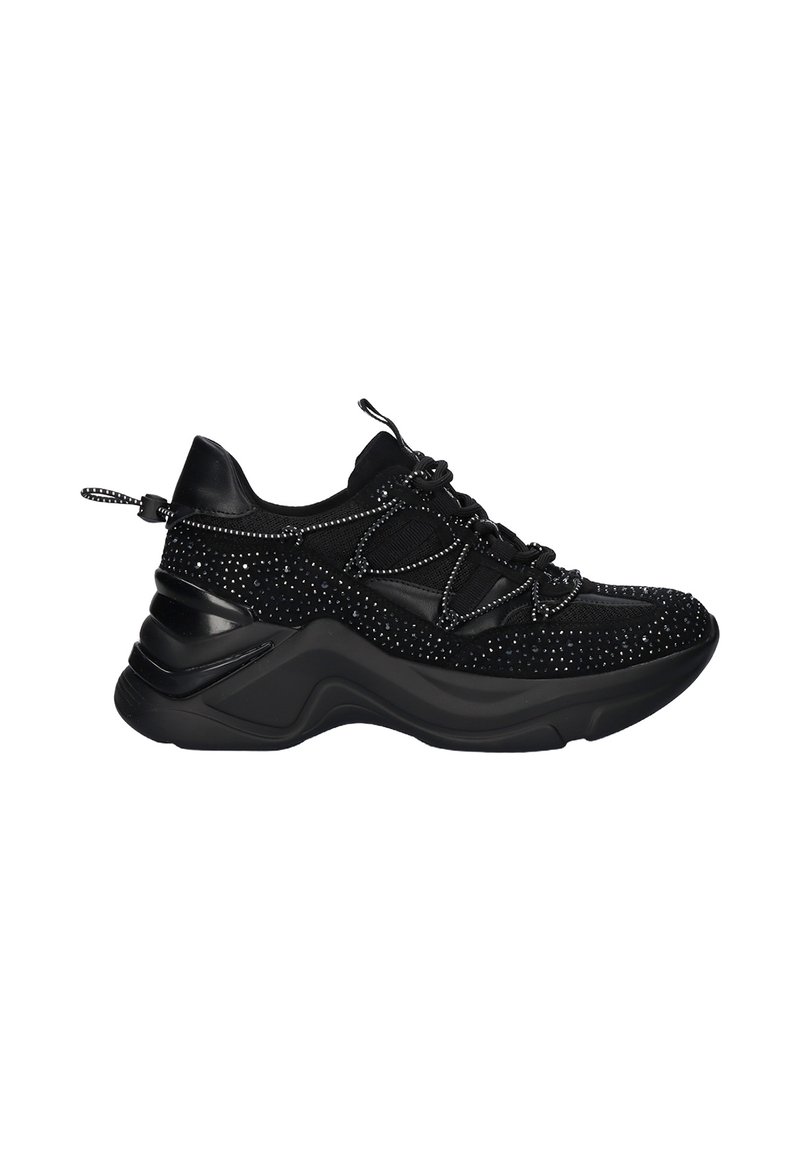Zapatos deportivos negros con un upper texturizado y adornos de strass, un acolchado en el cuello y una suela gruesa para mayor altura.