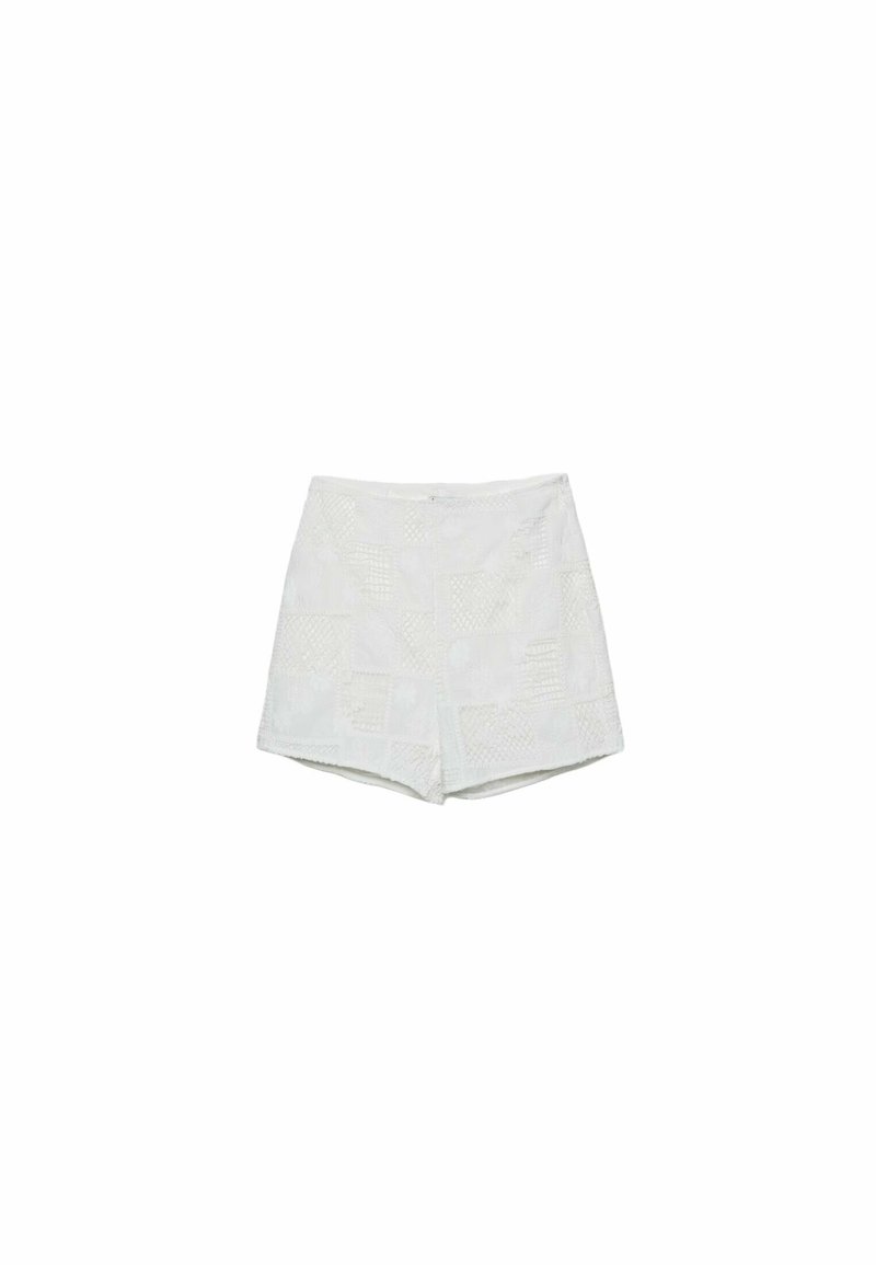 Stradivarius Shorts wit Stradivarius Shorts wit