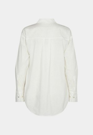 Camicia bianca a maniche lunghe con cucitura sulla spalla posteriore, orlo arrotondato e polsini con bottone. Il tessuto appare liscio con una texture morbida e leggera.