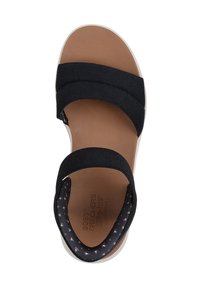 Sandales en tissu noir avec deux larges sangles et une semelle rembourrée beige, présentant un motif ponctué sombre à l'intérieur.