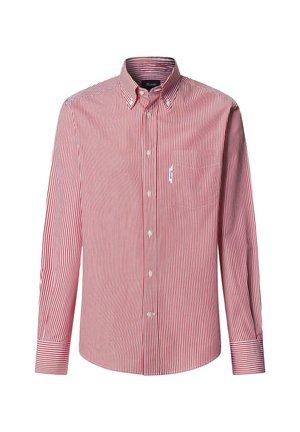 Rood-witte verticaal gestreepte langemouwtrui met button-down kraag, een borstzak aan de voorkant en witte knopen in het midden.