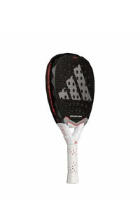 Peddelracket met een zwarte carbonoppervlakte, geperst textuur en rode accenten. Heeft een witte grip met rode stippen en een uitgesproken driehoekige vorm.