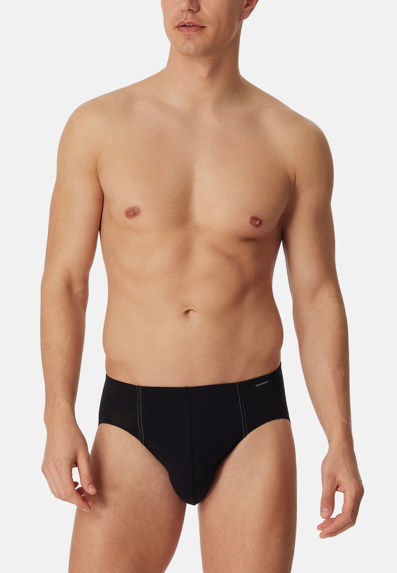 Zwarte boxershorts met contrasterende stiksels, met een low-rise tailleband en een zachte, rekbare stof. Eenvoudig ontwerp zonder patronen.