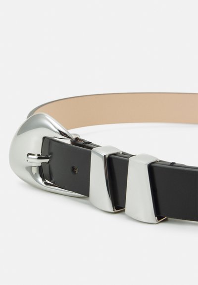 BY FAR MOORE PATENT - Vöö - black