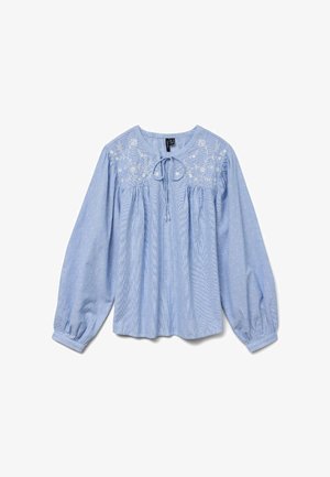 Lichtblauwe blouse met geborduurde bloemen, lange ballonmouwen, ronde halslijn en een strikje aan de hals, van een gestructureerde stof.