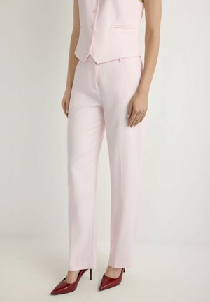 - Spodnie materiałowe