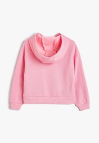 Sudadera rosa recortada hecha de algodón suave, con capucha ajustable, puños y dobladillo acanalados. Textura lisa con detalles de costura mínimos.