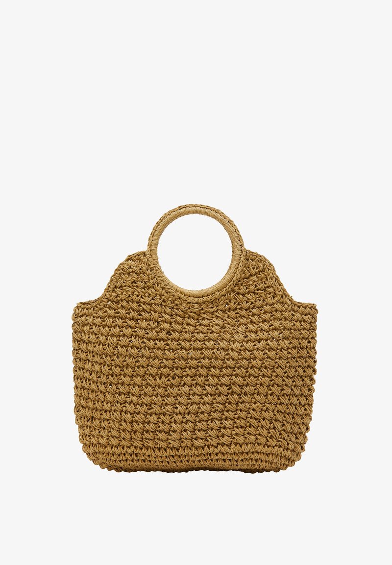 Vävd halmhandväska i tan med ett rundat handtag upptill. Har en texturerad, intrikat design och en strukturerad silhuett.