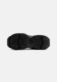 Nike Sportswear AIR MAX FLYKNIT VENTURE - Sportcipő - black/metallic silver