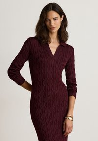 Επιλέχθηκε, dark garnet