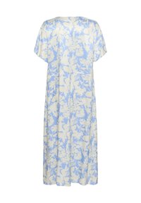 Flödig blå klänning med vitt blommönster, korta ärmar, rund halsringning och knälångt snitt, tillverkad av lättviktsmaterial.