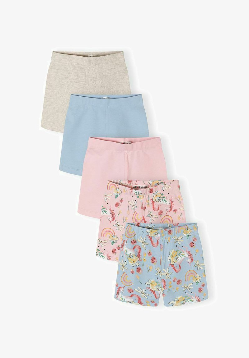 Cinq paires de shorts pour enfants en beige, bleu clair, rose, et deux avec des motifs floraux et arc-en-ciel, disposées en chevauchement sur fond blanc.