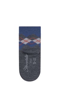 Grau und blaues Argyle-Muster mit roten Diamantakzenten und weißem Text, flach gegen einen weißen Hintergrund gefaltet.