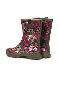 Bottes de pluie en caoutchouc avec une base verte et un motif floral vif en rose, blanc et rouge. Comprend une semelle texturée et des poignées pour un enfilage facile.