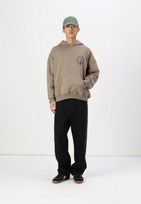 Vertere Berlin PRODUCT HOODIE UNISEX - Felpa - oak