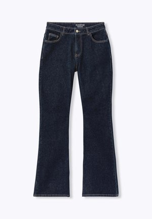 Jean bootcut bleu foncé avec poches avant, passants de ceinture, fermeture par bouton, et coutures visibles sur un fond clair.