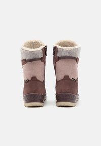 Braune und pinke wasserdichte Stiefel mit Kunstfellfutter, seitlichem Reißverschluss und strukturiertem Wildlederobermaterial. Dicke Gummisohle für besseren Halt.