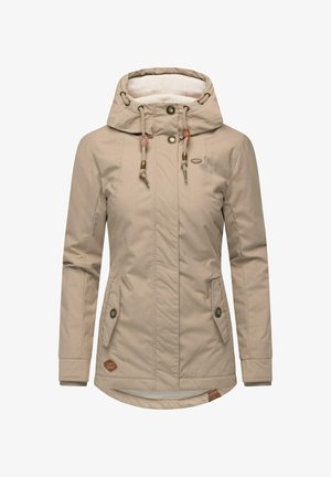 Beige wasserdichte Jacke mit weichem, isoliertem Futter, verstellbarem Kapuze, metallischen Akzenten, Kordelzug in der Taille und Seitentaschen.