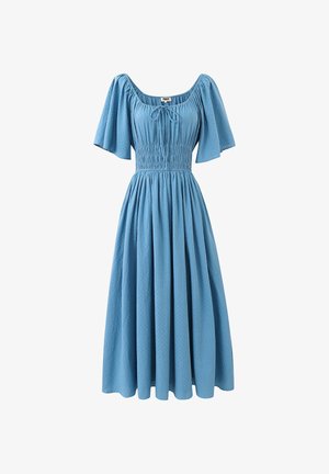 Robe midi bleue avec manches bouffantes jusqu'au coude, corsage froncé, taille plissée, encolure carrée et petit détail noué à l'avant.