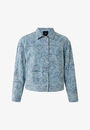 Chaqueta de mezclilla de color azul claro con bordado floral en blanco y azul oscuro. Cuello clásico, cierre de botones y diseño ligeramente corto.