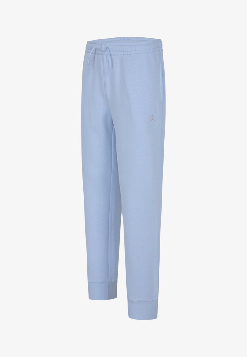 Šviesiai mėlynos sportinės kelnės, pagamintos iš minkštos medžiagos, su elastingu juosmeniu ir raišteliu, garsiomis rankovėmis ir mažu logotipu šone.