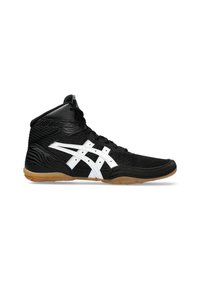 Zwarte hoge sportieve schoen met een gestructureerde bovenkant, witte logo-accenten en een gumrubberen zool. Beschikt over verstevigde stiksels en een vetersluiting.