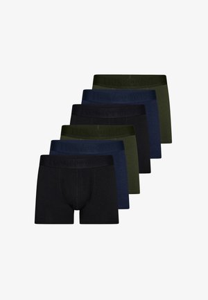Set van zeven heren boxershorts in een mix van zwarte, marineblauwe en groene kleuren. Zachte stof met een elastische tailleband waarop de merknaam is gedrukt.