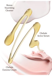 Trois produits de soin de la peau exposés : un nettoyant crémeux rose, un sérum crémeux jaune et une crème épaisse rose, disposés avec des textures fluides.