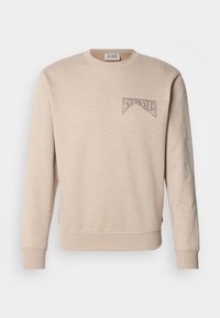 LEFT CHEST LOGO - Pusa - plaza taupe