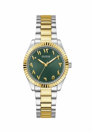 Montre en acier inoxydable doré et argenté avec un cadran vert, de grands chiffres dorés et un design de lunette cannelée ; bracelet avec des maillons dorés alternés.