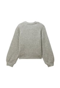 Pull en tricot gris clair avec un col rond et de longues manches légèrement bouffantes. Le tissu texturé présente un motif subtil.