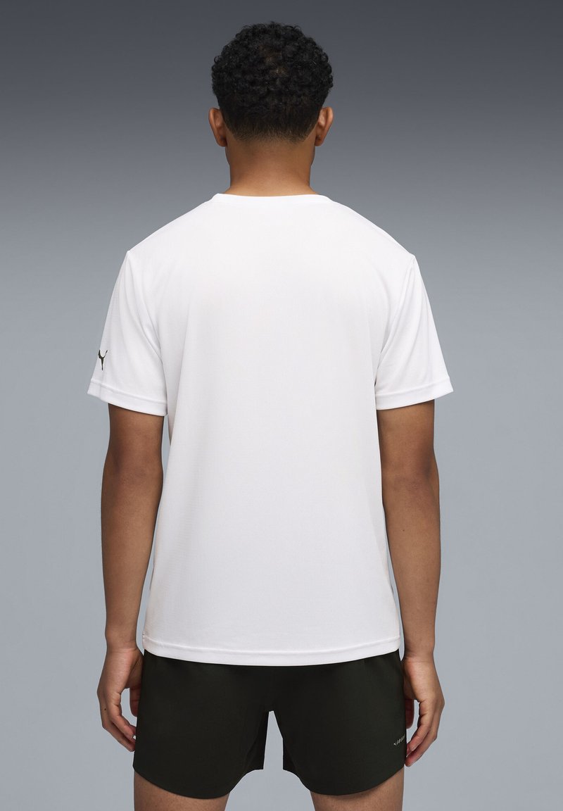 Puma RUN CLUB GRAPHIC - Sportovní tričko - white
