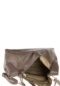 Borsa a tracolla in pelle marrone con cerniera dorata e fodera interna beige stampata con il logo "Pierre Cardin", aperta per mostrare i compartimenti interni.