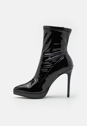 Enkellaarsjes met hoge hak - black