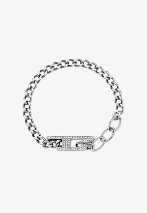 Silberne Kettenarmband mit großen Gliedern, einem dekorativen Verschluss mit einem strassbesetzten Oberfläche und einem offenen, kreisförmigen Anhänger.