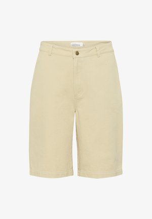 Pantaloni corti fino al ginocchio realizzati in cotone beige chiaro. Presentano una chiusura frontale con bottone, passanti per la cintura e tasche laterali con una superficie morbida.