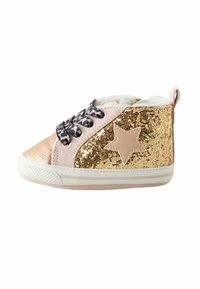 Sneaker alta rosa con paillettes dorati, lacci neri a fantasia, fodera in pelliccia leggera e un accento a stella color tan sul lato. Suola in gomma.