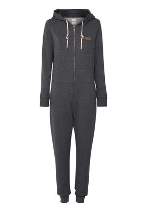 Szürke, cipzáras, egyberészes ruházat puha anyagból, kapucnival, díszítő elemekkel ellátott húzózsinórral és rugalmas mandzsettával a bokáknál és a csuklóknál.