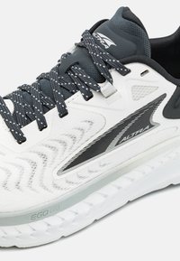 Altra TORIN 7 - Hardloopschoenen voor op de weg - white/black